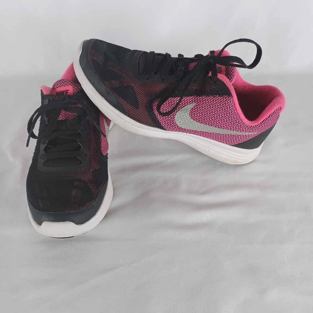 Pink and Black Nike Sneakers Size 5.5youth